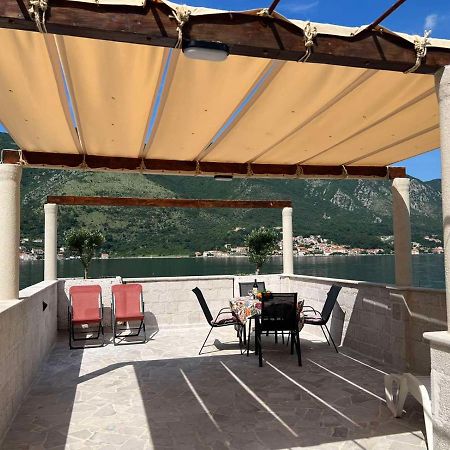 Sea Front 171 Apartment Котор Екстериор снимка