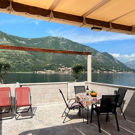 Sea Front 171 Apartment Котор Екстериор снимка